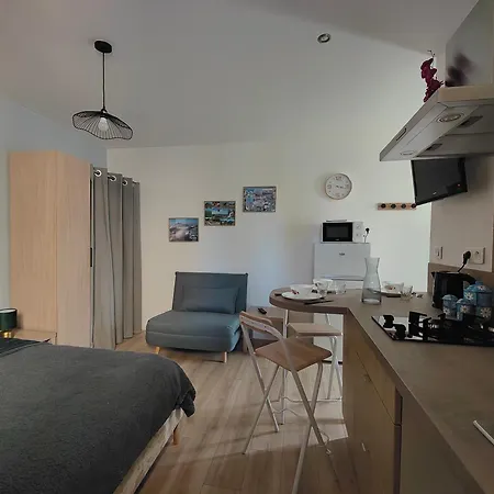 Pela'S Studio 10 Minutes From The Athens Airport Leontari  Exterior photo